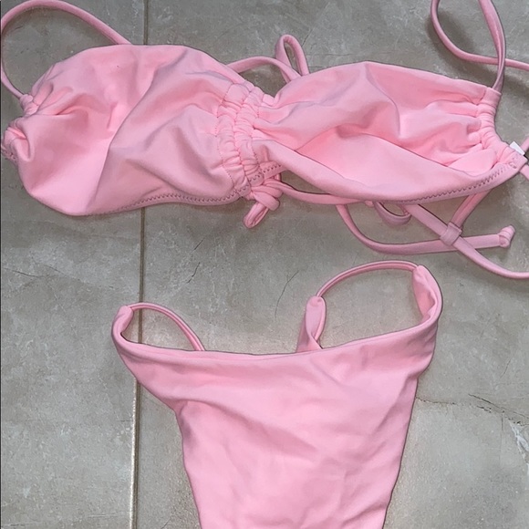 Bikini - Picture 2 of 2